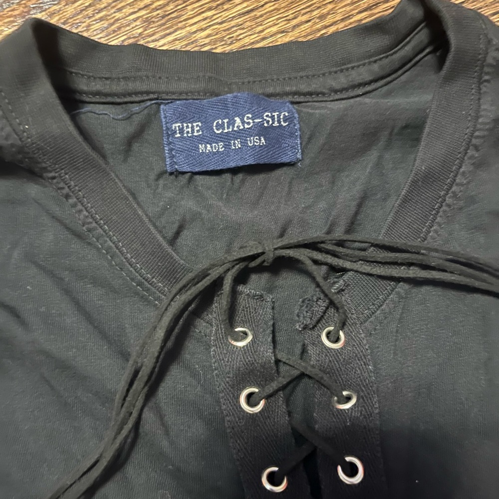 women size M shirt